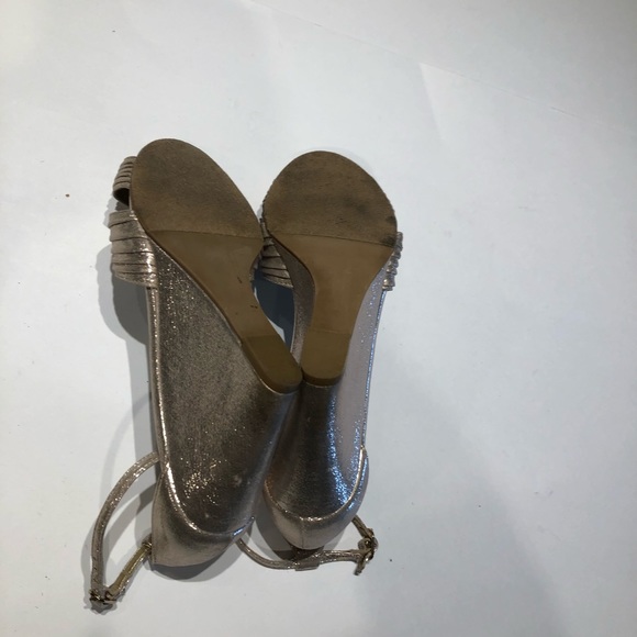 CL Laundry Gold Shimmering Wedge Pump Size 8.5 - Picture 5 of 8